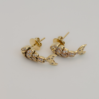 Mermaid Tail stud earring in 9k yellow gold with pave diamonds and an articulated tail.