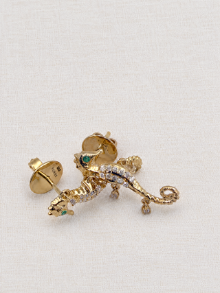Side view of the Diamond Seahorse stud earring in 9k gold, by Sorsa Jewellery.