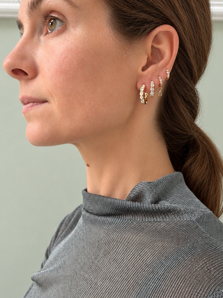 Size guide for the Sorsa Jewellery pear and round diamond hoop earrings in 9k gold.